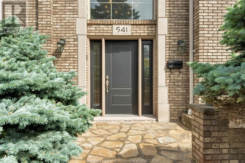 541 KERR CRESCENT