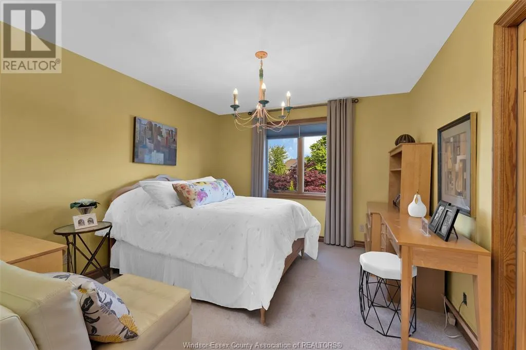 541 KERR CRESCENT