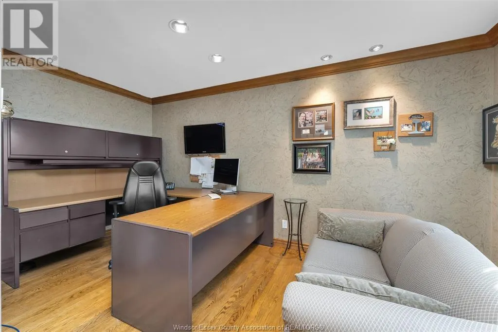 541 KERR CRESCENT
