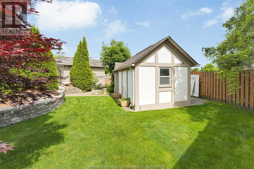 541 KERR CRESCENT