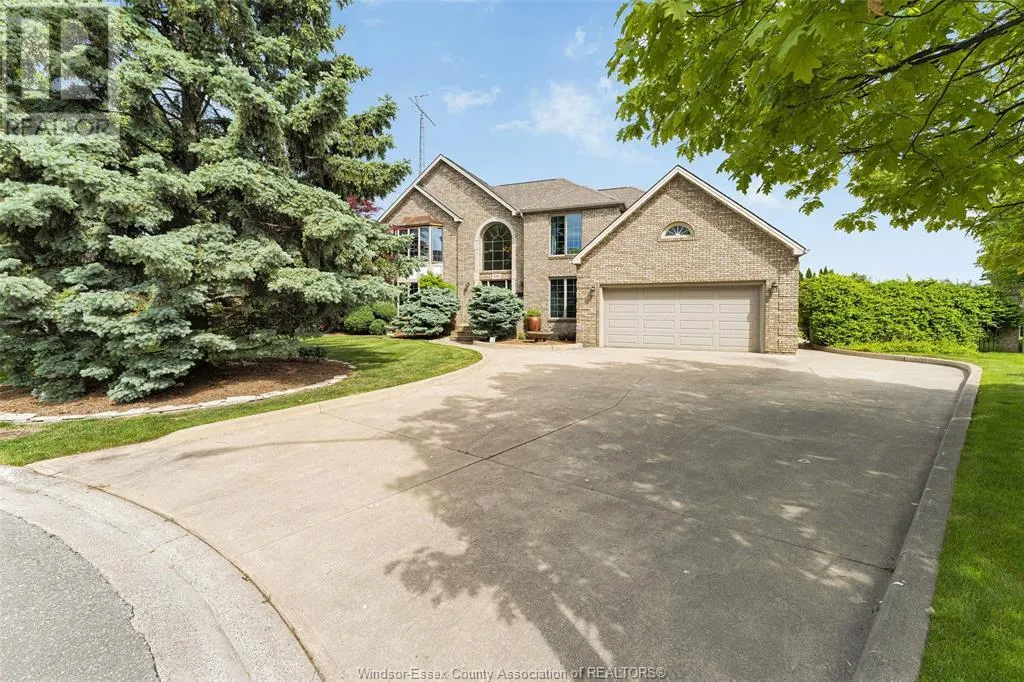 541 KERR CRESCENT