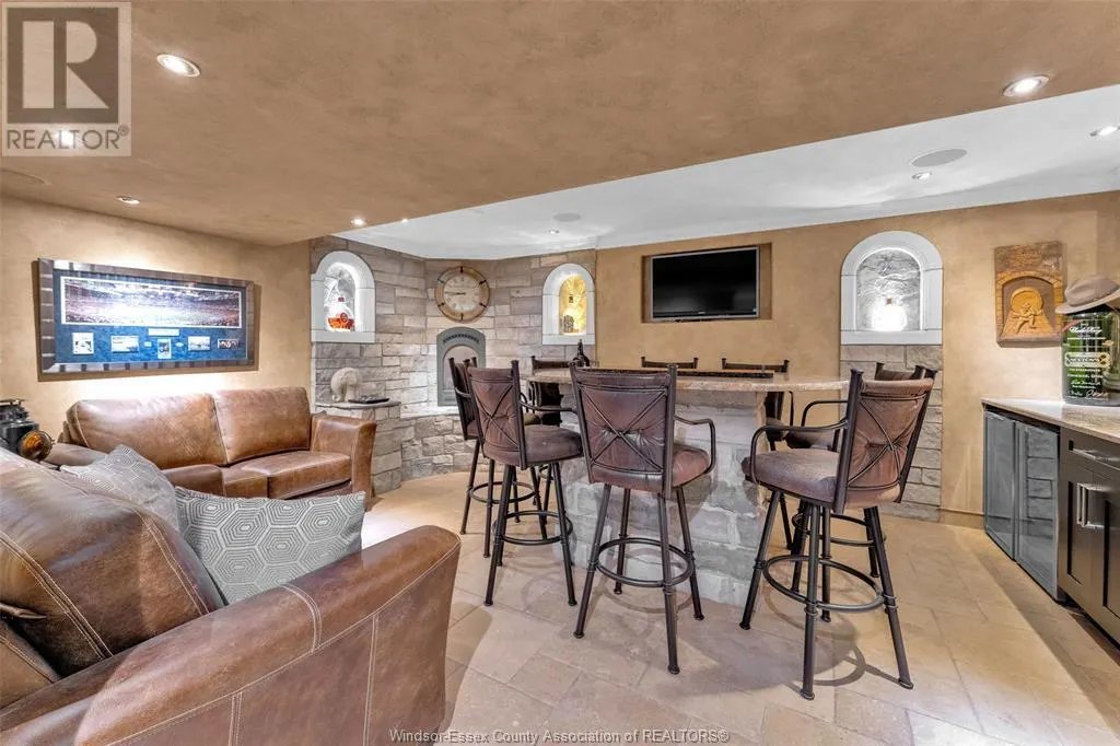 541 KERR CRESCENT
