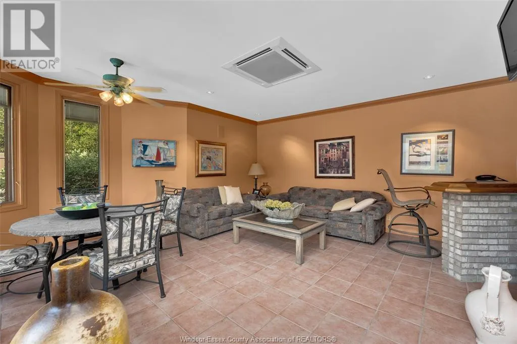541 KERR CRESCENT