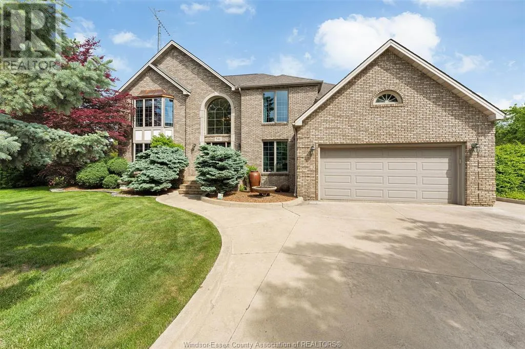 541 KERR CRESCENT