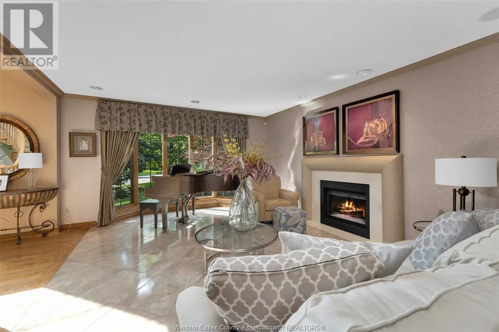 541 KERR CRESCENT
