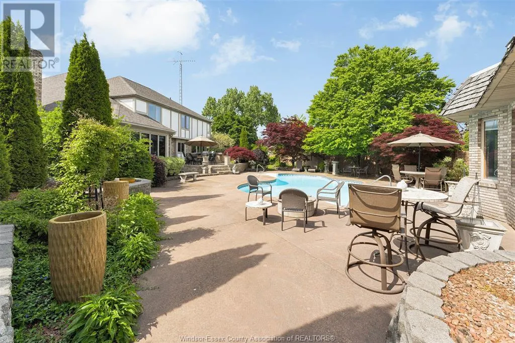 541 KERR CRESCENT