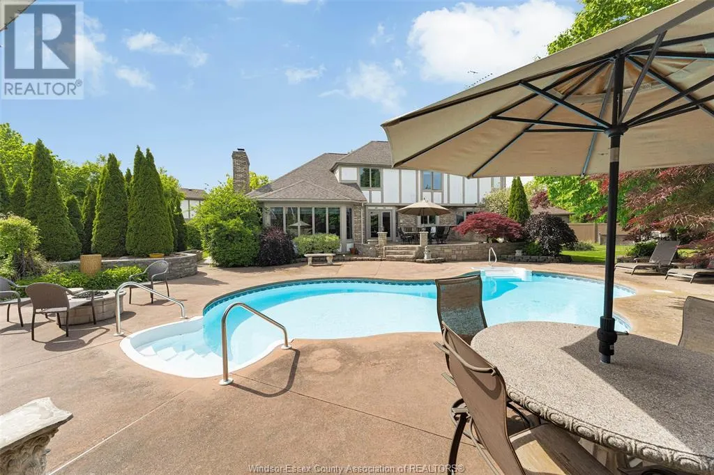 541 KERR CRESCENT