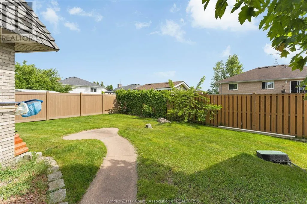 541 KERR CRESCENT