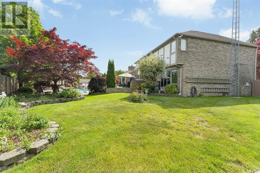 541 KERR CRESCENT