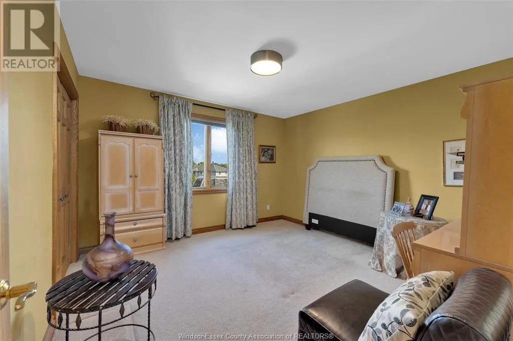 541 KERR CRESCENT
