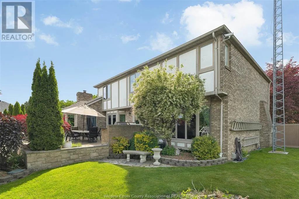 541 KERR CRESCENT