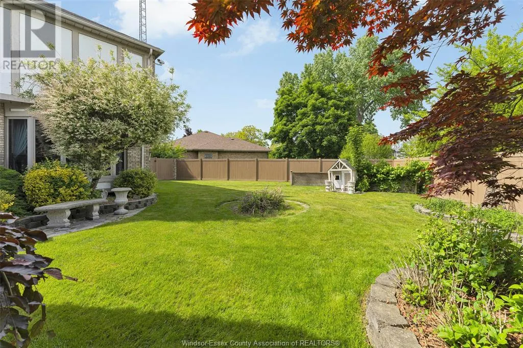 541 KERR CRESCENT