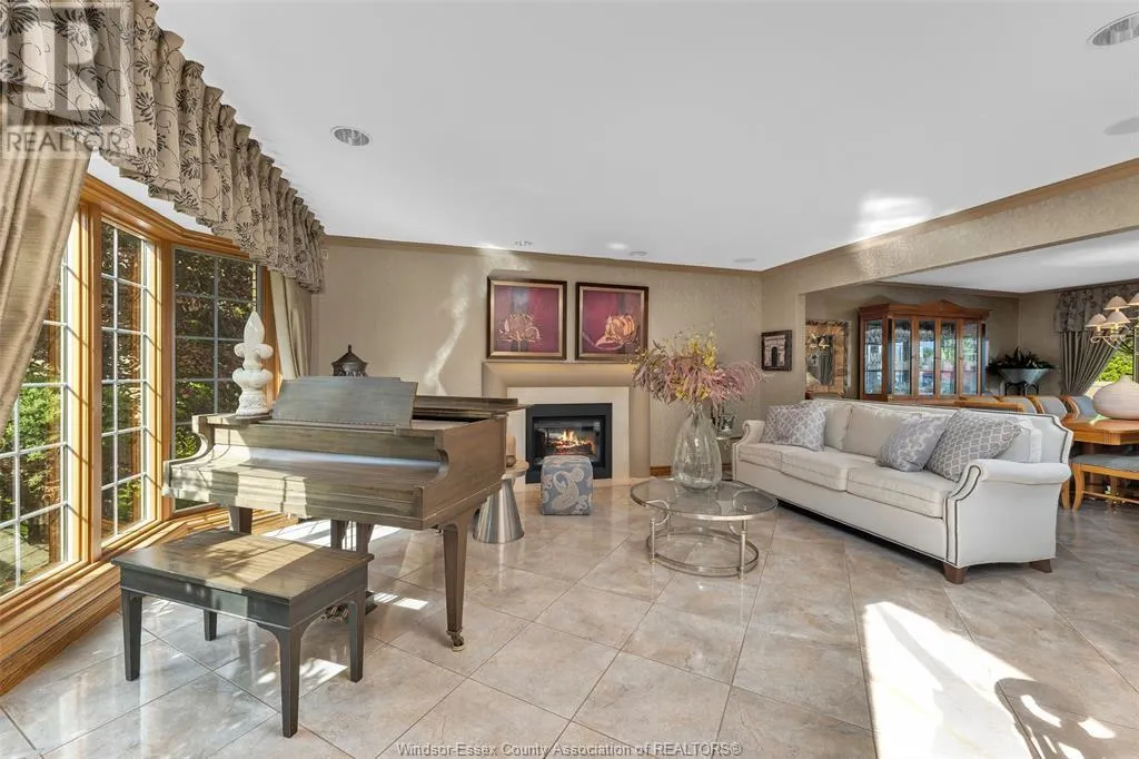 541 KERR CRESCENT