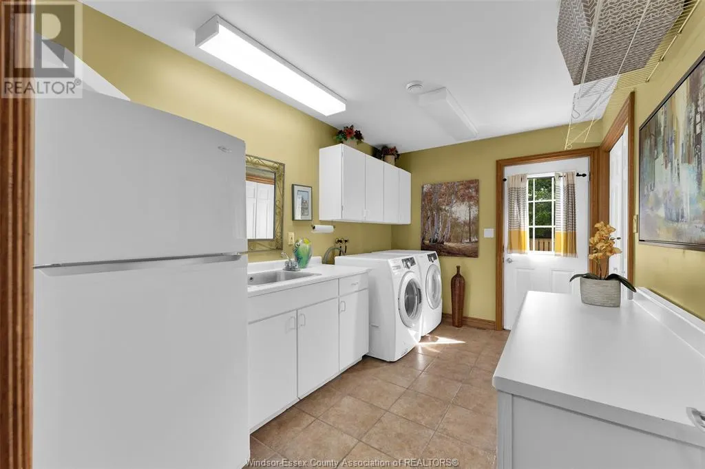 541 KERR CRESCENT