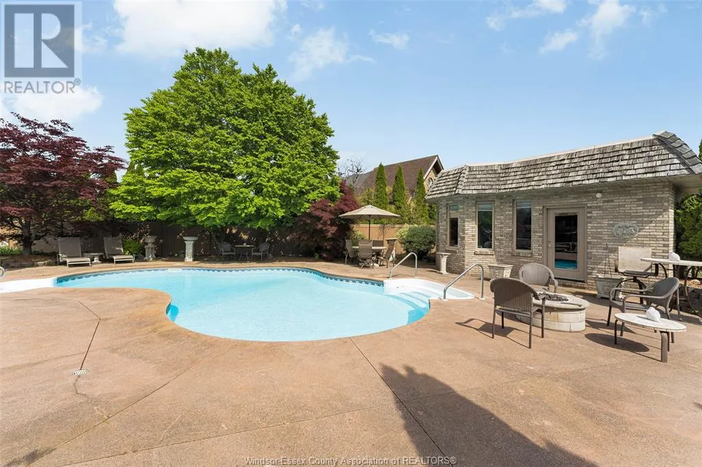 541 KERR CRESCENT