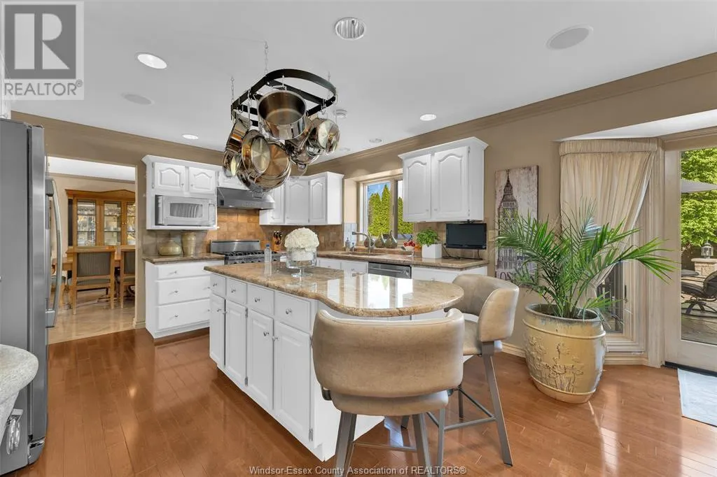 541 KERR CRESCENT