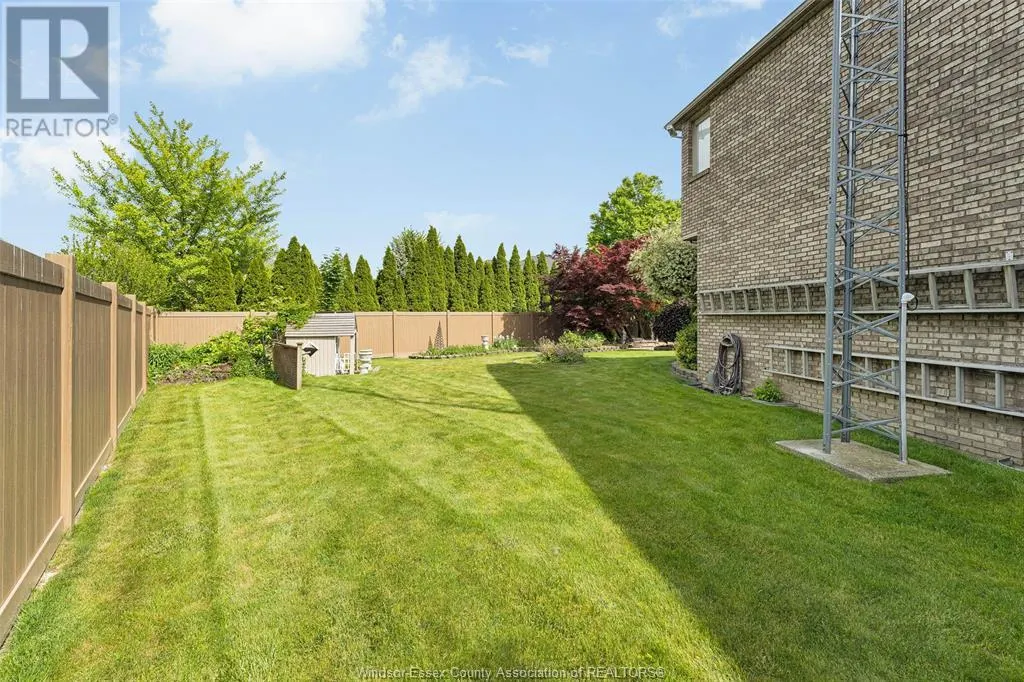 541 KERR CRESCENT