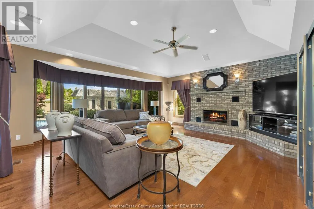 541 KERR CRESCENT