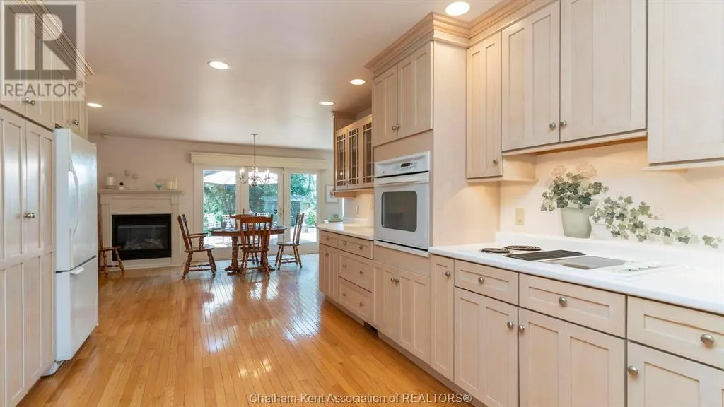 7678 TALBOT TRAIL West