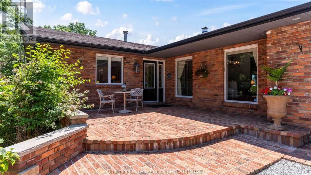 7678 TALBOT TRAIL West