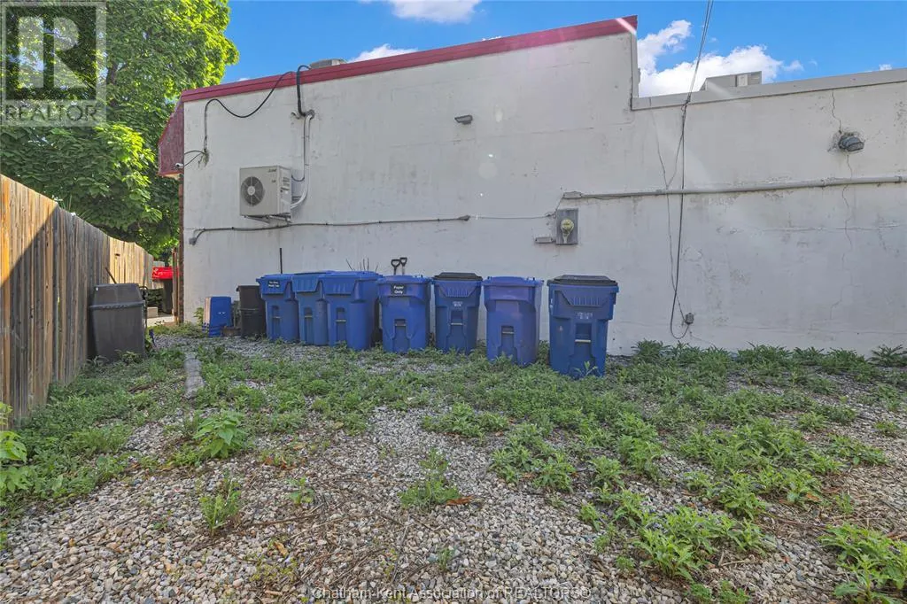 215 Grand AVENUE West