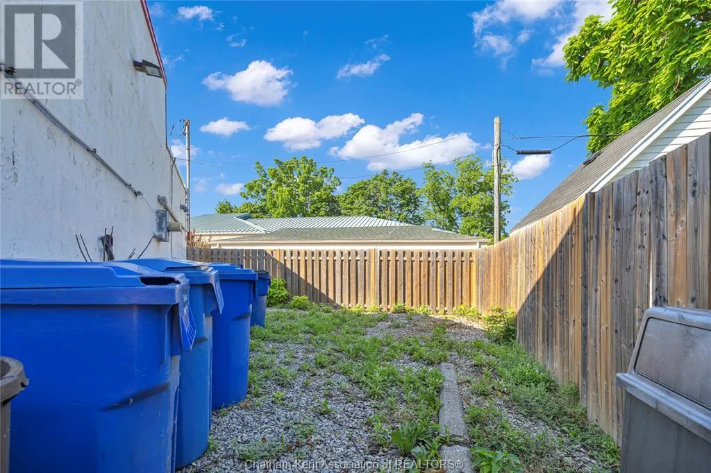 215 Grand AVENUE West
