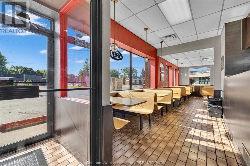 215 Grand AVENUE West