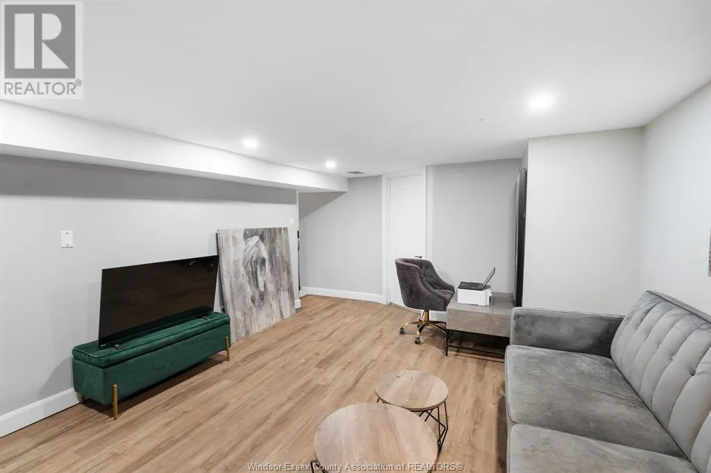 31 Adelaide STREET North
