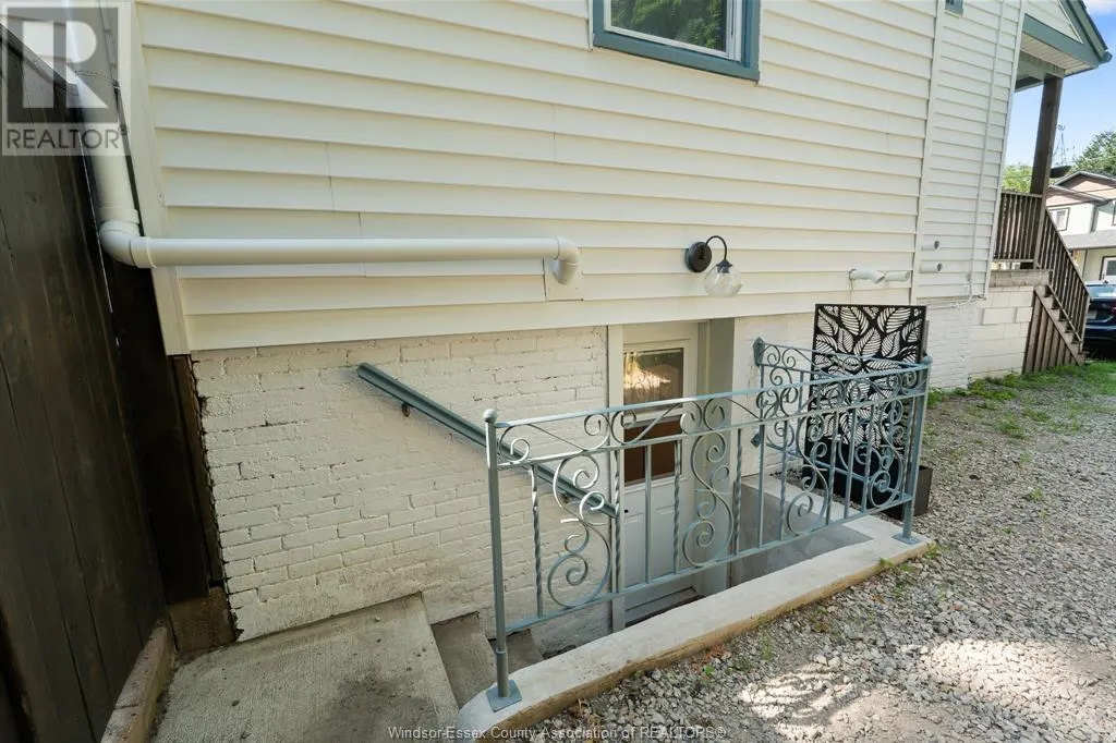 31 Adelaide STREET North