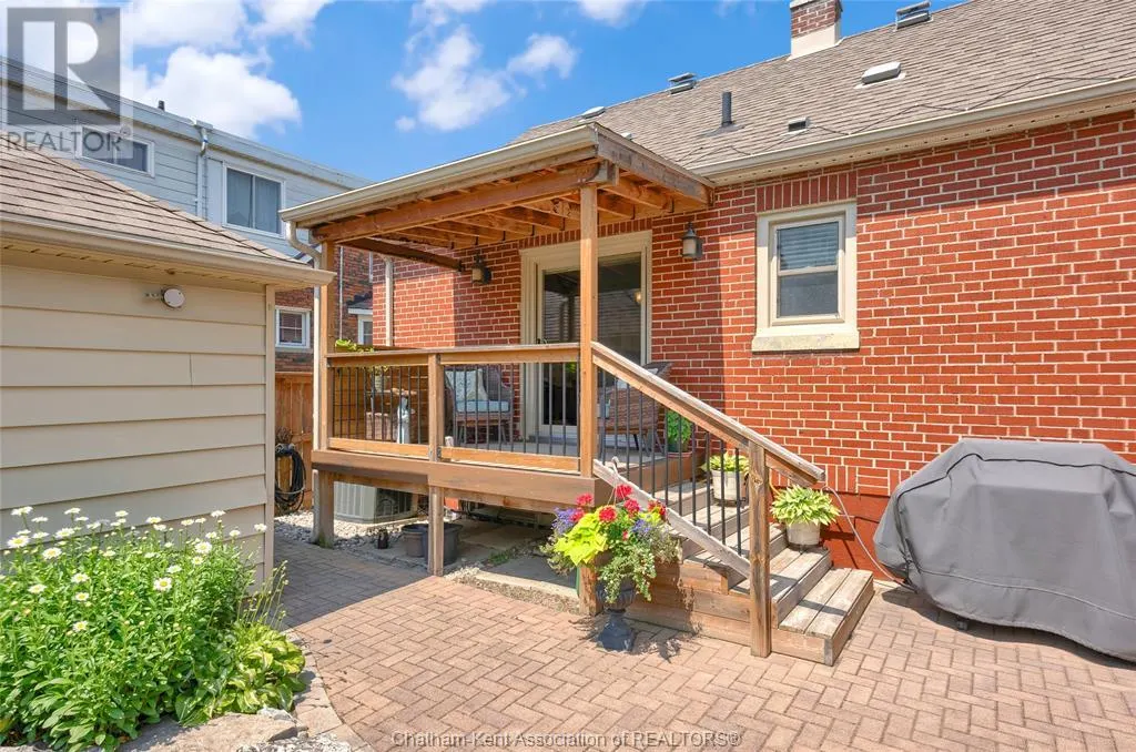 74 Phyllis AVENUE