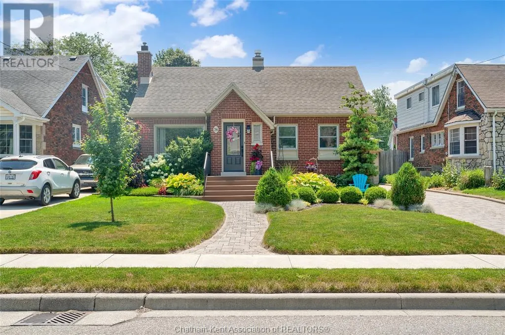 74 Phyllis AVENUE