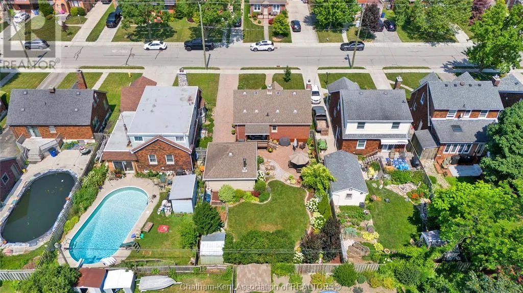 74 Phyllis AVENUE