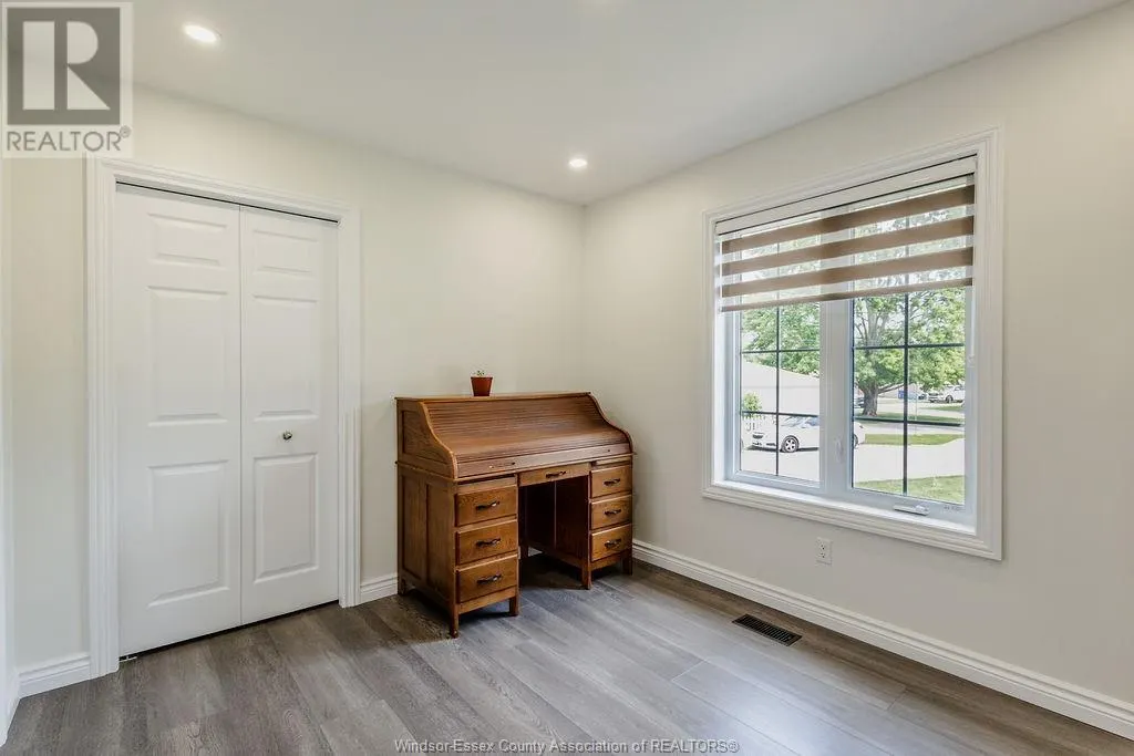60 LITTLE STREET North