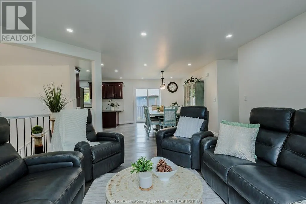 60 LITTLE STREET North