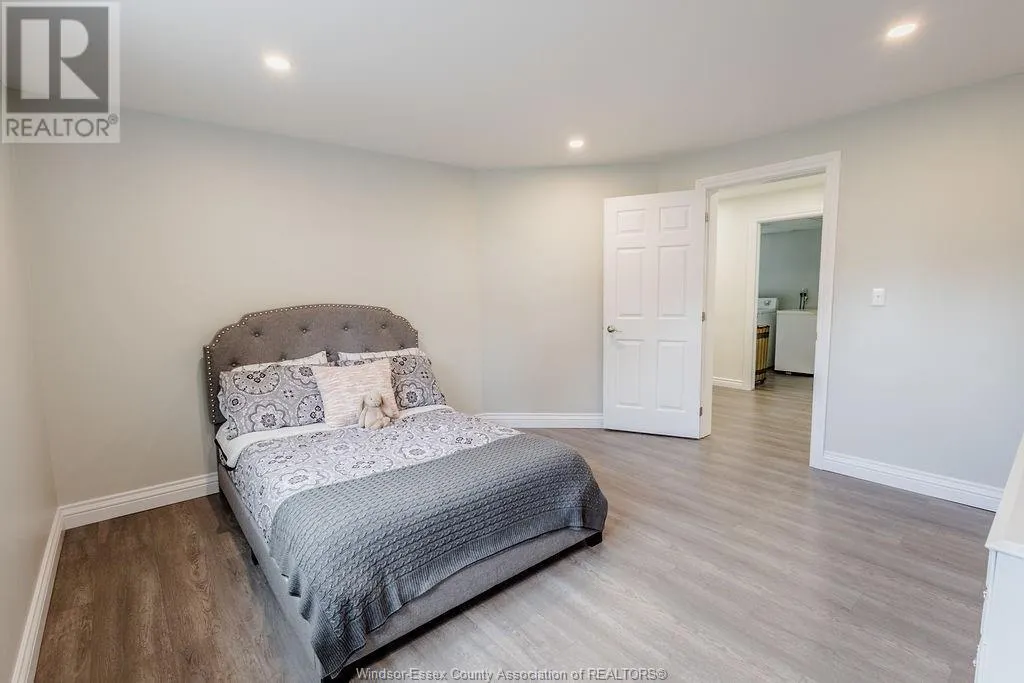 60 LITTLE STREET North
