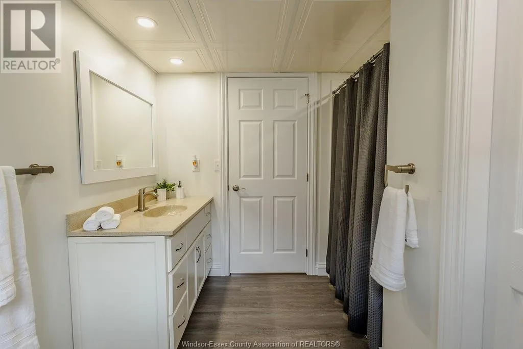 60 LITTLE STREET North
