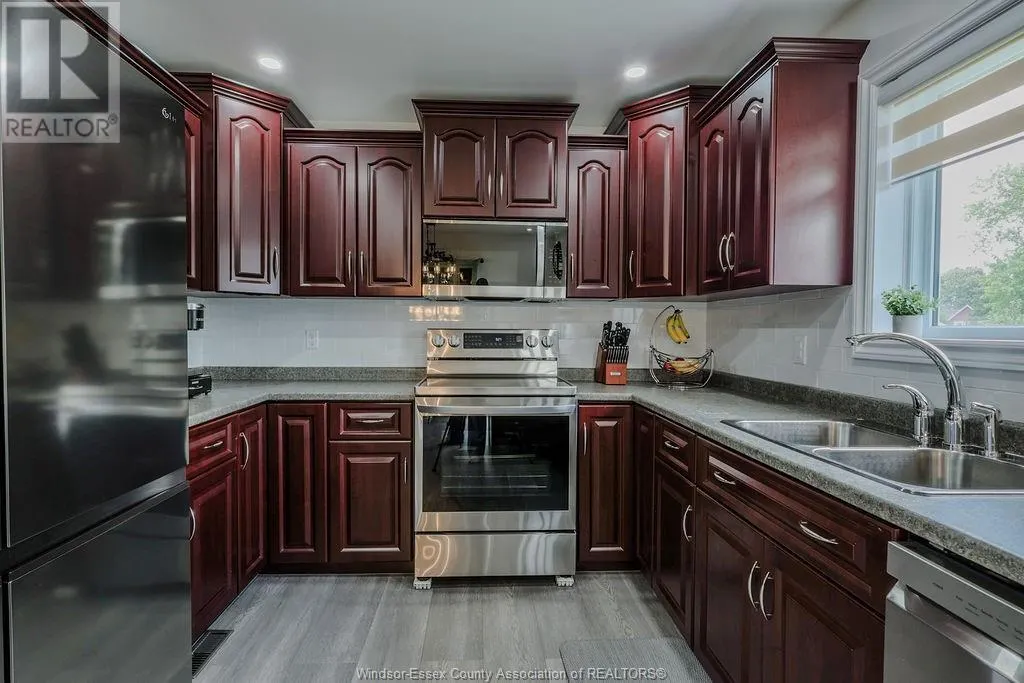 60 LITTLE STREET North