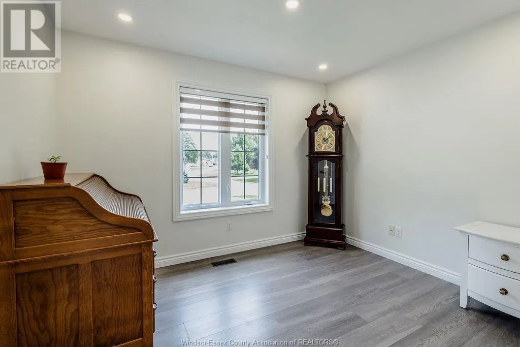 60 LITTLE STREET North