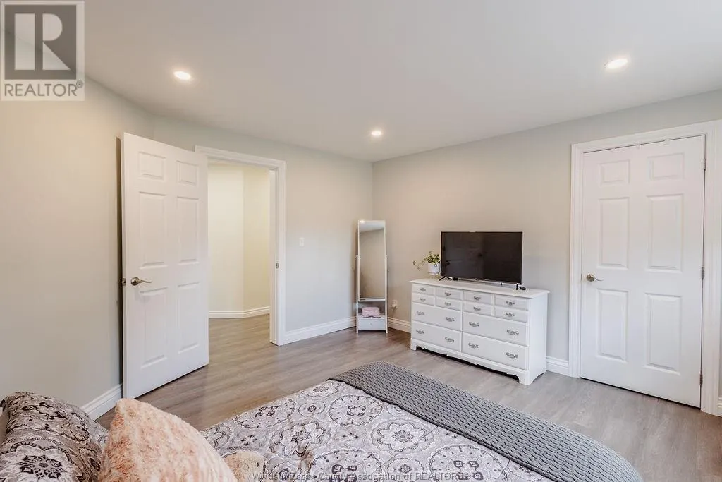 60 LITTLE STREET North