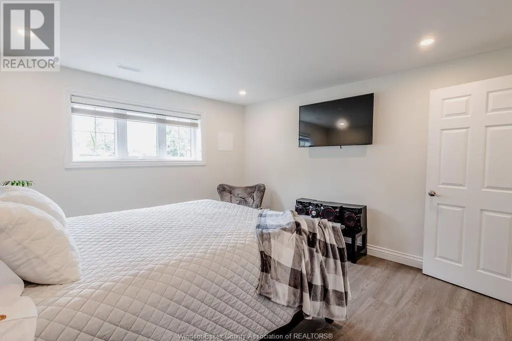 60 LITTLE STREET North