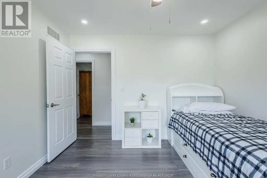 60 LITTLE STREET North