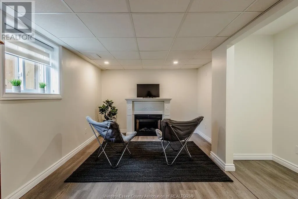 60 LITTLE STREET North