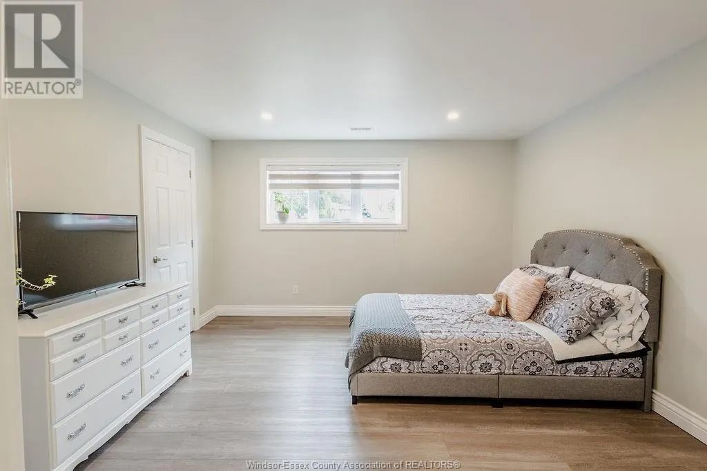 60 LITTLE STREET North