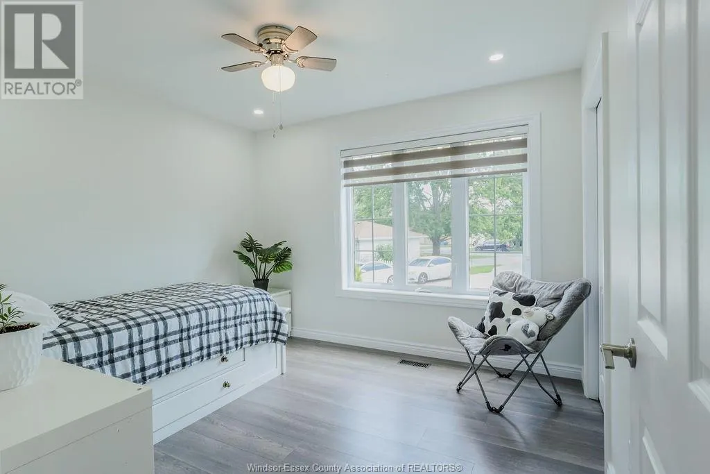 60 LITTLE STREET North