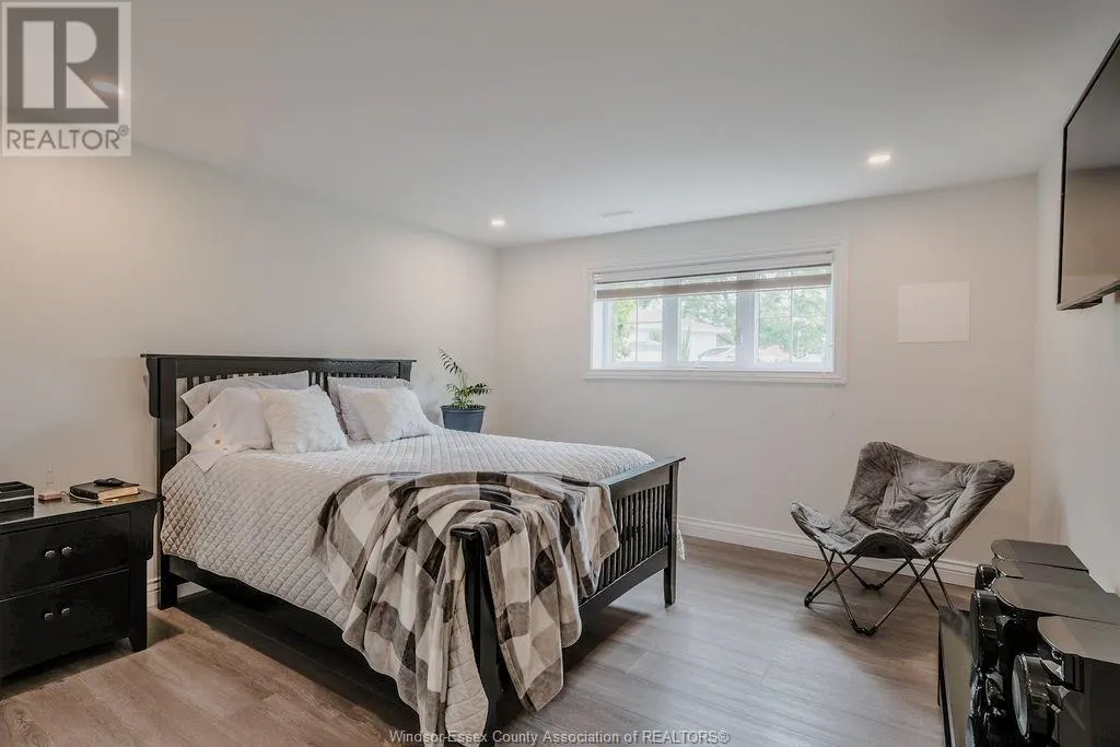 60 LITTLE STREET North