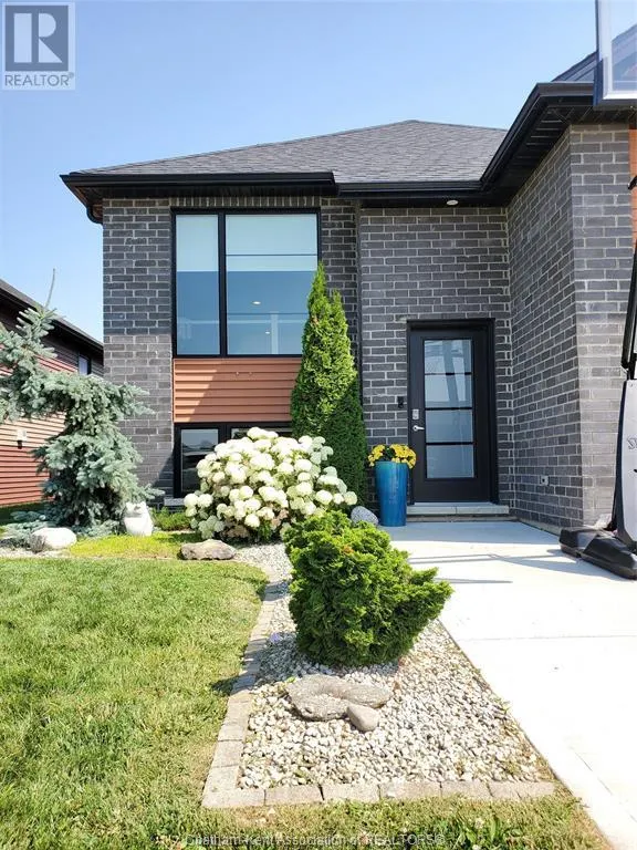 256 Moonstone CRESCENT