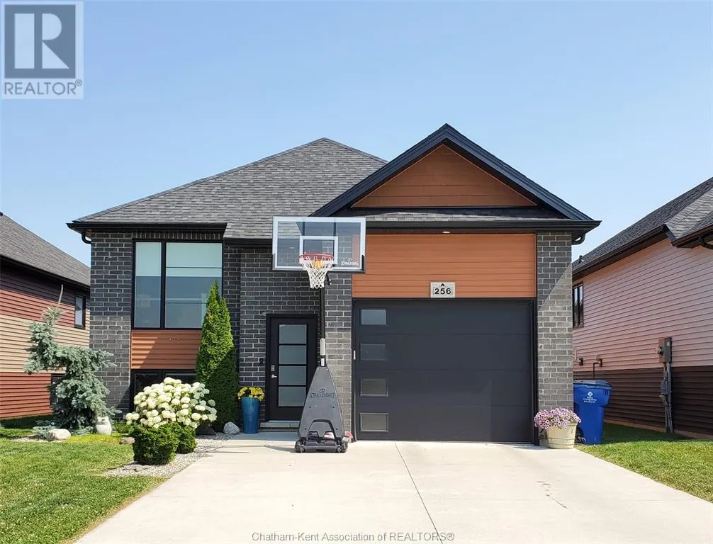 256 Moonstone CRESCENT