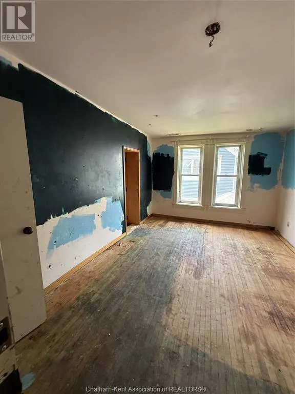 31 Dufferin Ave AVENUE
