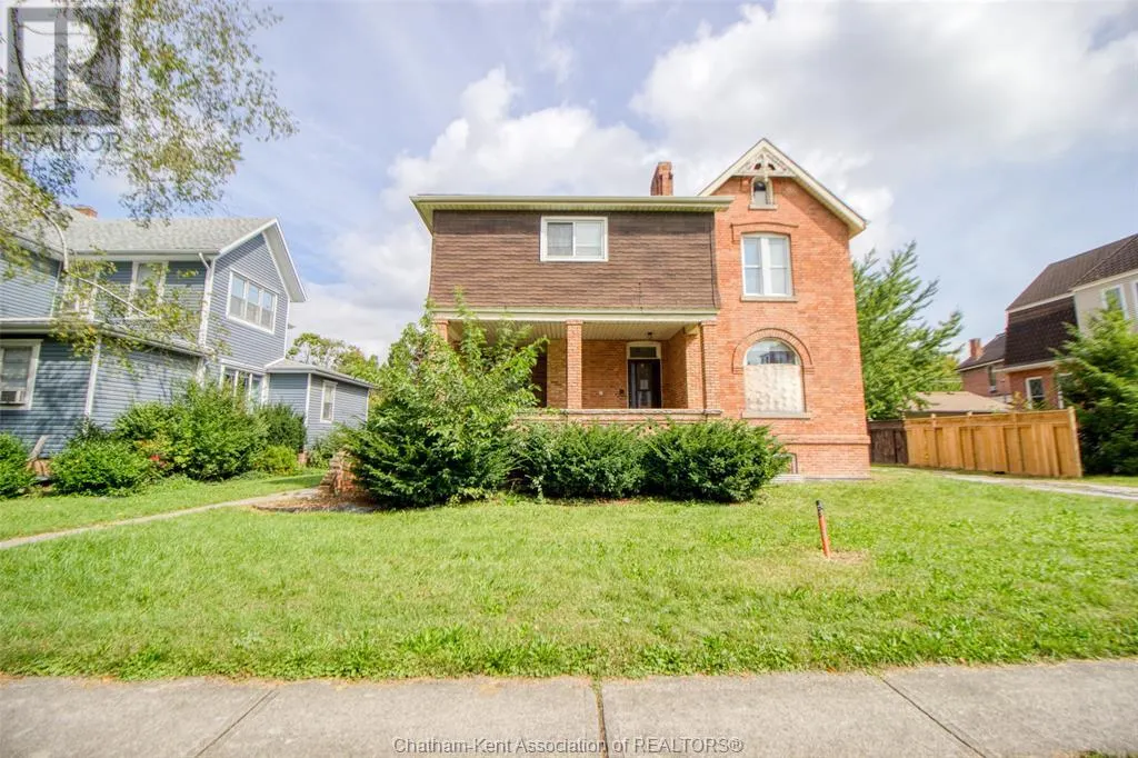 31 Dufferin Ave AVENUE