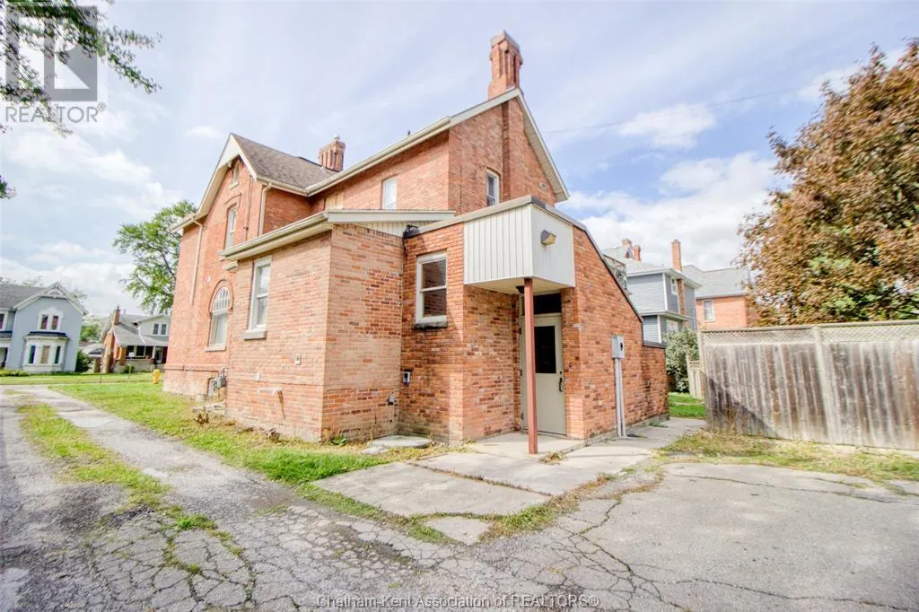 31 Dufferin Ave AVENUE